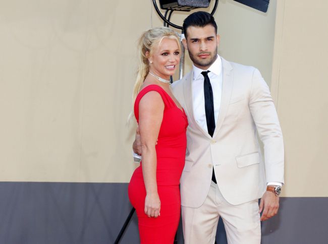 Britney Spears sa znova vydala, jej prvý manžel sa pokúsil prekaziť svadbu