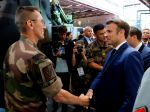 Macron vyzýva na zvýšenie výdavkov na obranu v časoch "vojnovej ekonomiky"