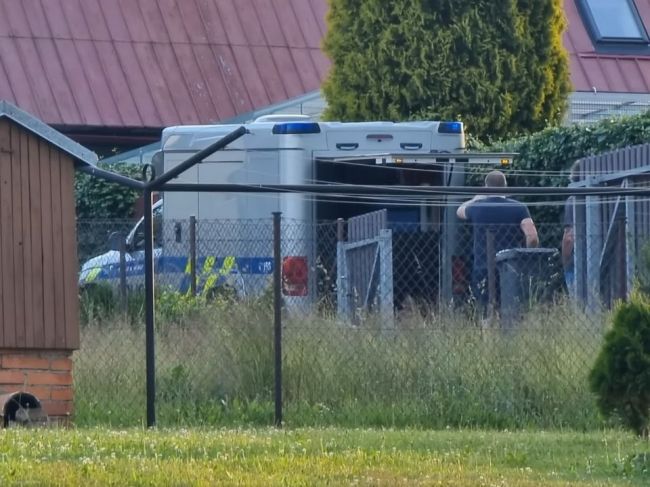 Muž zastrelil manželku, 4-ročného syna a spáchal samovraždu