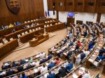 Otcovia by si mohli pri narodení dieťaťa vybrať 14-dňovú dovolenku