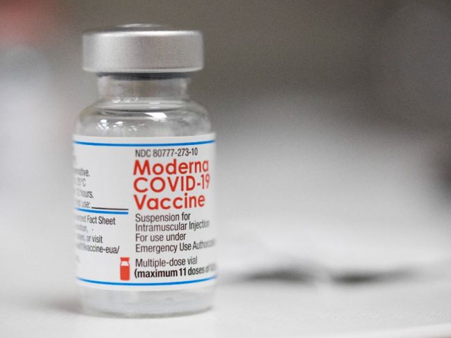 Experti odporučili Modernu a Pfizer na očkovanie detí do päť rokov
