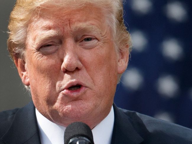 Trump podľa vyšetrovateľov žiadal Pencea, aby pomohol zvrátiť výsledky volieb