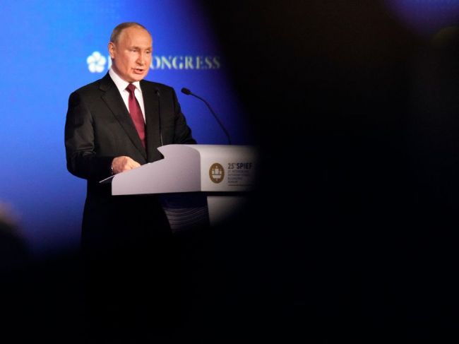 Merkelová uviedla štyri dôvody, ktoré mohli prispieť k Putinovmu útoku na Ukrajinu