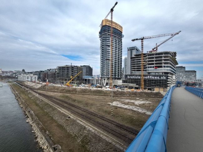 Eurovea Tower je už najvyššou budovou na Slovensku, jej výška ešte porastie