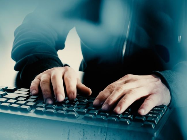 NBÚ varuje pred zvýšeným rizikom kybernetických útokov na Slovensku