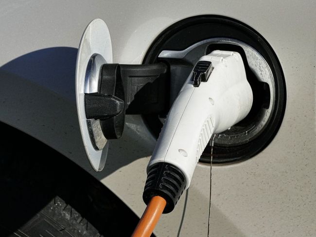 Ministerstvo analyzuje ďalšie možnosti zamerania dotácií, v hre sú aj elektromobily