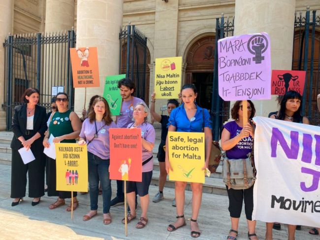 Američanka sa bojí o život, lebo Malta jej odmieta povoliť interrupciu