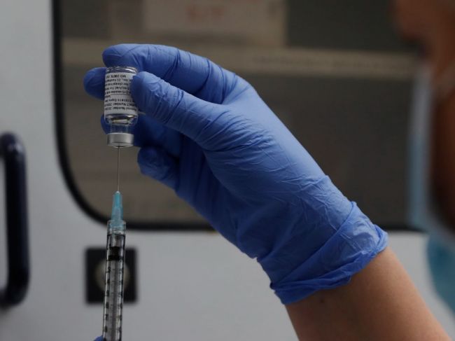 Rakúsko zruší povinné očkovanie proti covidu