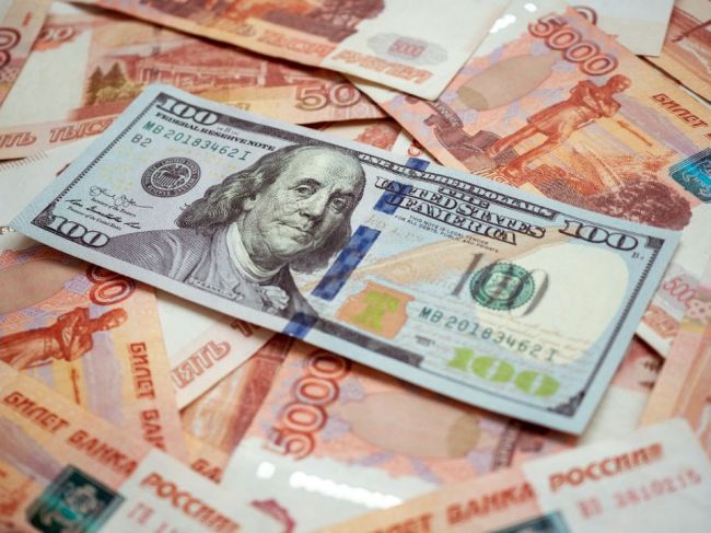 Rusko splatilo dolárový dlh v rubľoch
