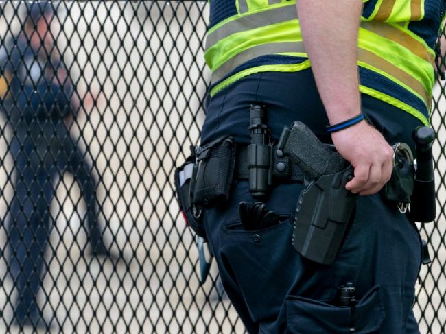Najvyšší súd USA rozhodol, že ľudia majú právo nosiť strelnú zbraň na verejnosti