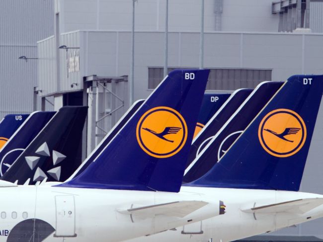 Známa letecká spoločnosť v júli zruší ďalších 2000 letov, chýba jej personál