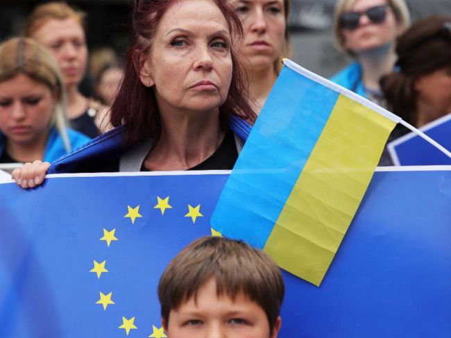EÚ udelila Ukrajine a Moldavsku štatút kandidátskych krajín
