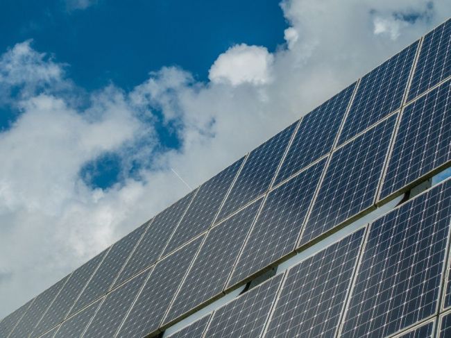 Rekordné ceny elektriny naštartovali investície do energetických riešení