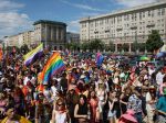 Varšavský pochod za práva komunity LGBTQ bol venovaný aj podpore Ukrajiny