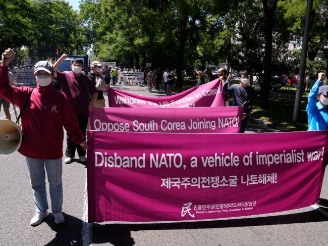 V Madride demonštrovali pred summitom NATO tisíce ľudí