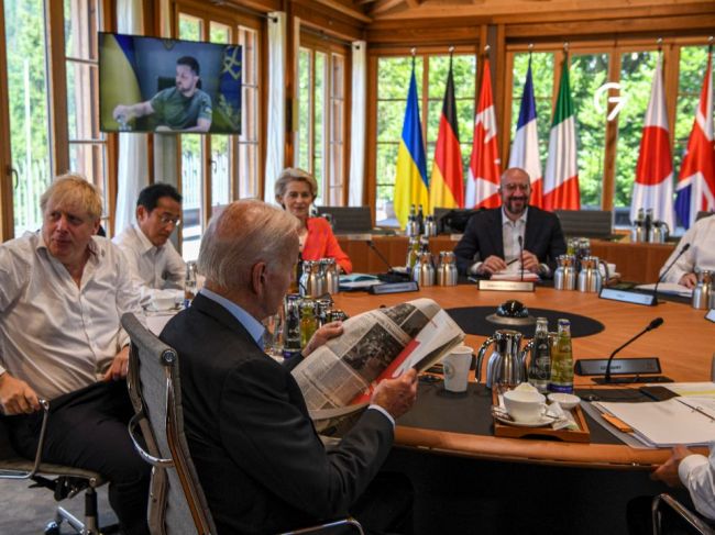 Zelenskyj požiadal lídrov G7 o obranné systémy a ďalšie sankcie