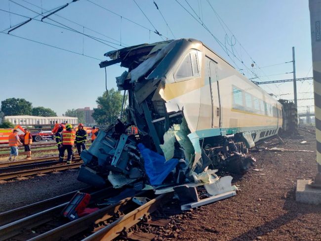 Na českých železniciach došlo k viacerým nehodám, jedna z nich mala tragický koniec