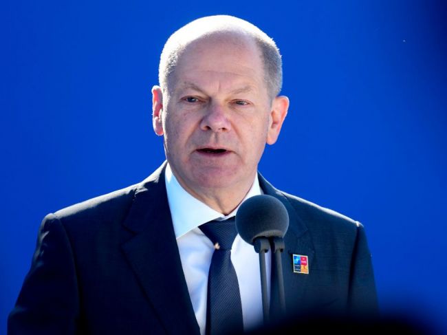 Scholz v Madride: NATO bude dodávať Ukrajine zbrane dovtedy, kým to bude nutné