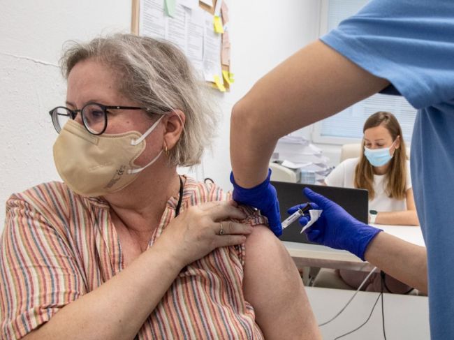 Záujemcovia o očkovanie vakcínou Spikevax sa môžu zaregistrovať do 10. júla