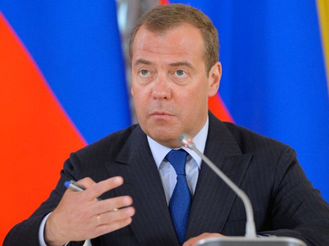 Medvedev hrozí jadrovou vojnou, tento krok môže ohroziť celé ľudstvo
