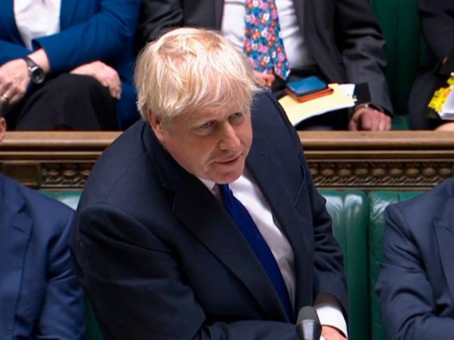 Britské médiá: Skupina ministrov a poslancov vyzve Johnsona na odstúpenie