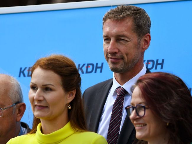 KDH vyzýva koalíciu, aby sa správala zodpovedne a pomáhala ľuďom riešiť problémy
