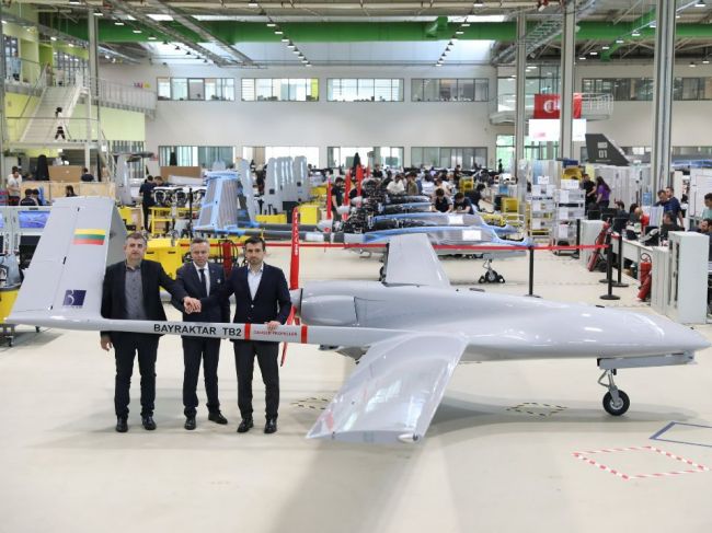 Litva pošle Ukrajine dron Bayraktar, na ktorý sa vyzbierali jej občania