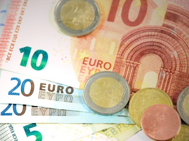 Šéf poľskej centrálnej banky tvrdí, že Nemecko tlačí Poliakov do eurozóny