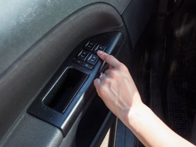 ​Ako ušetriť na palivách: Trik s oknom v aute je lacný aj efektívny, takto vám pomôže