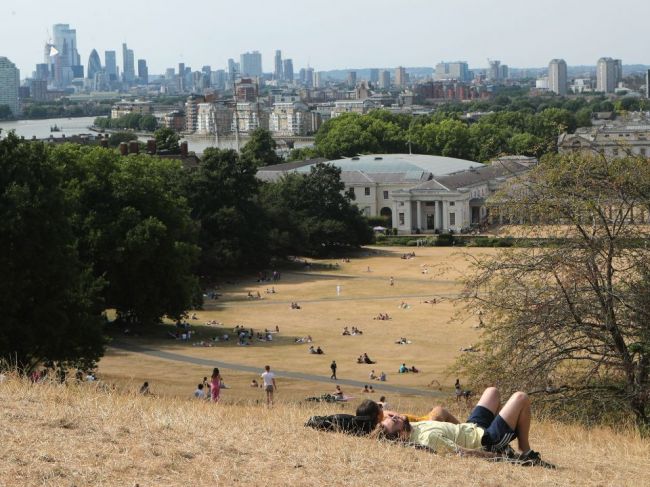 Británia sa pripravuje na vysoké teploty, do platnosti vstúpila výstraha