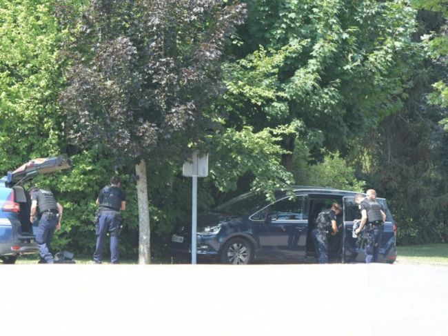 Muž zabil päť členov svojej rodiny, polícia ho zastrelila