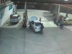 Video: Auto vybuchlo počas tankovania na čerpacej stanici