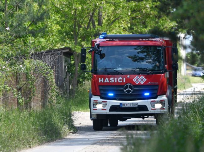 Požiar lesného porastu zapríčinili deti, hasiči ho likvidovali celé hodiny