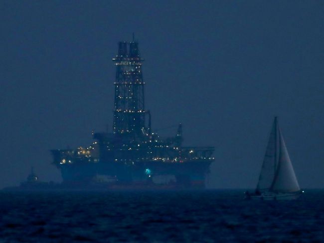 Vysoké ceny ropy a plynu zvýšili zisk ropného koncernu Chevron na nový rekord