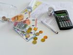 Španielsko začína so šetrením energií, obmedzí kúrenie, klímu i osvetlenie