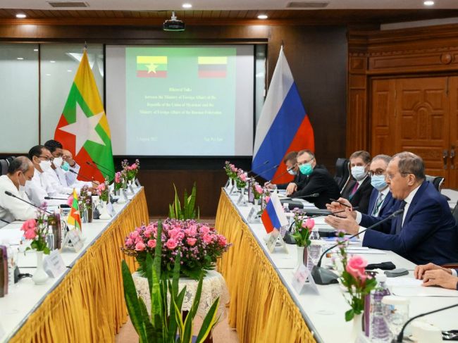 Lavrov: Rusko podporuje snahu junty "stabilizovať" situáciu v Mjanmarsku
