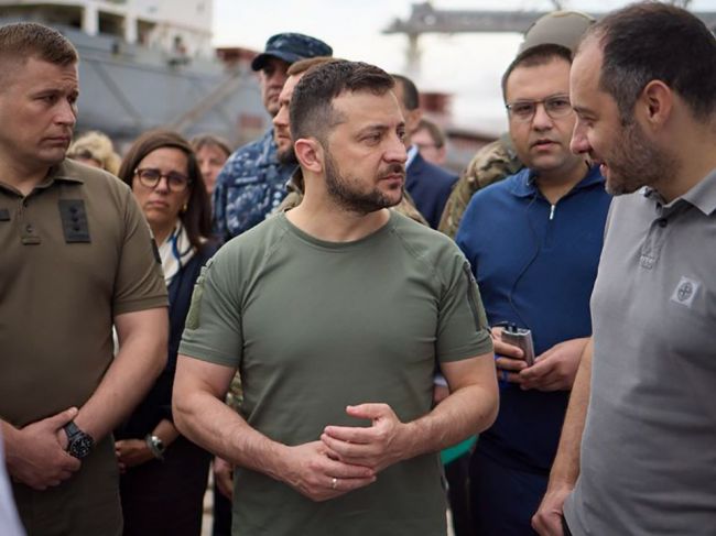 Ukrajinský prezident mierne spochybnil dôležitosť prvej lode s obilím