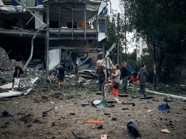 Podoľak: Ak chce Rusko rokovať o mieri, malo by stiahnuť jednotky z nášho územia