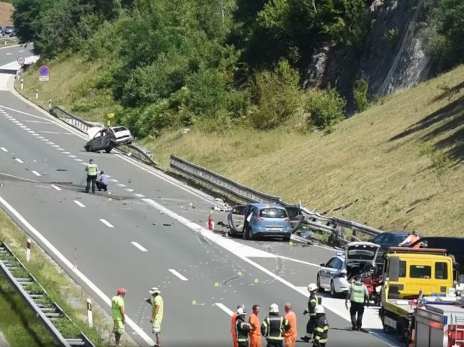 Ťažkú nehodu v Chorvátsku, pri ktorej zahynul Slovák, zaznamenali kamery