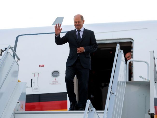 Scholz sa spolieha na kanadské suroviny ako náhradu za ruské