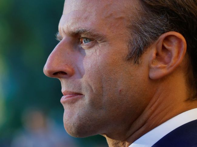 Macron: Francúzsko čelí novej ére, ktorá signalizuje koniec blahobytu