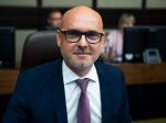 Gröhling: Školy môžu žiadať o financie na odstránenie dvojzmennej prevádzky