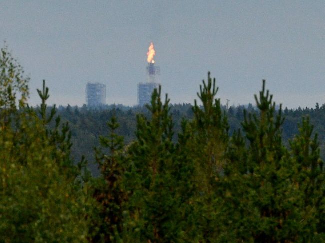 Rusko obmedzuje dodávky plynu do EÚ, prebytočný plyn medzitým spaľuje