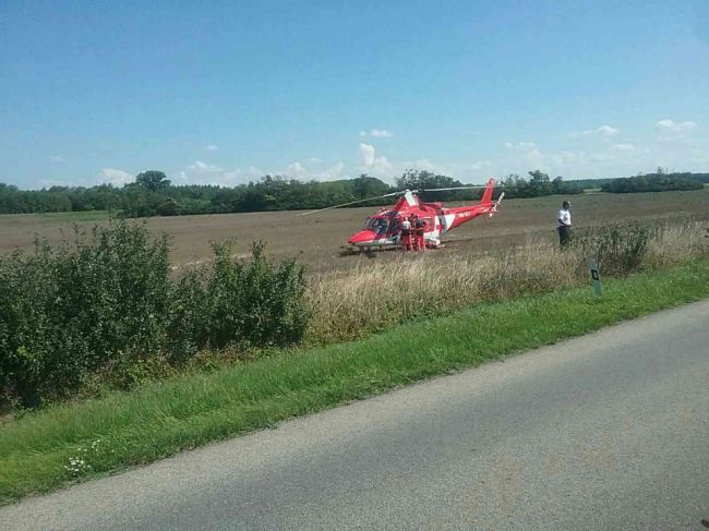 Pri vážnej dopravnej nehode zasahujú aj leteckí záchranári