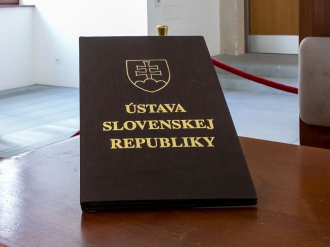 Pred 30 rokmi Slovenská národná rada schválila Ústavu SR