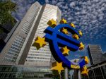 Euro je najslabšie za 20 rokov, kleslo pod hranicu 0,99 dolárov