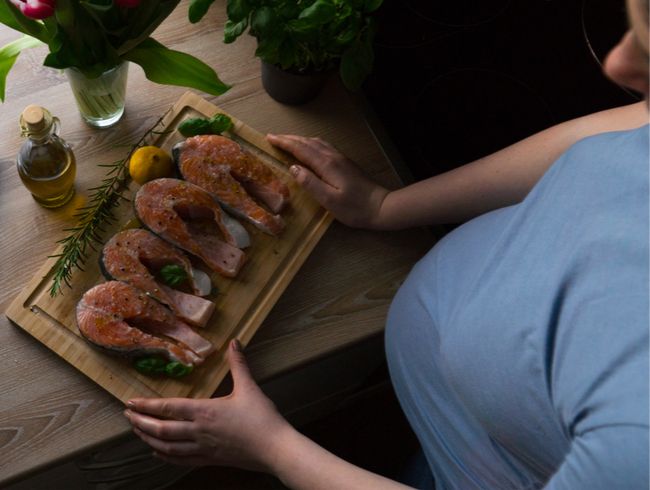 Môžu tehotné ženy jesť ryby? Nová štúdia žiada zmeny v odporúčaniach