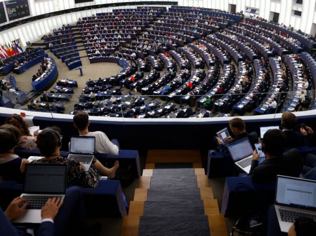 Europarlament schválil nové pravidlá o primeraných minimálnych mzdách v EÚ