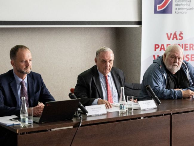 Klub 500 žiada odmietnutie návrhu na zdanenie spracovania ruskej ropy