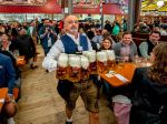 Bavorsko: Po dvojročnej prestávke sa začal pivný festival Oktoberfest